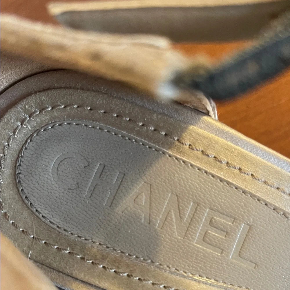 CHANEL silver/grey Textured Heels - Picture 7 of 13